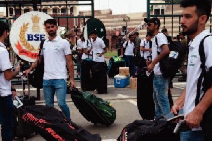 ఆస్ట్రేలియా వీధుల్లో కూర్చున్న పాకిస్తాన్ హాకీ జట్టు!